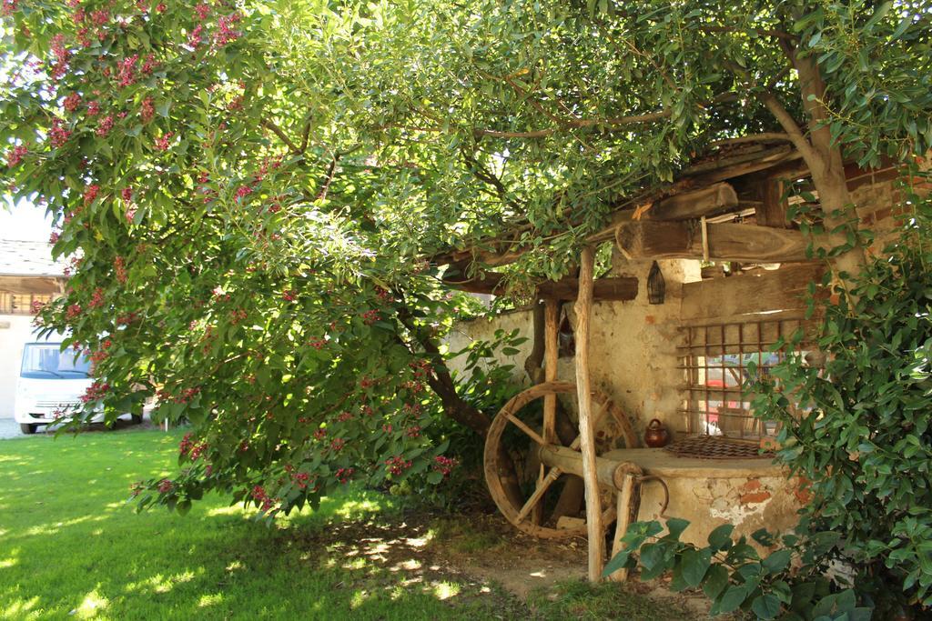 La Casa Delle Grottesche Panzió Bagnolo Piemonte Kültér fotó